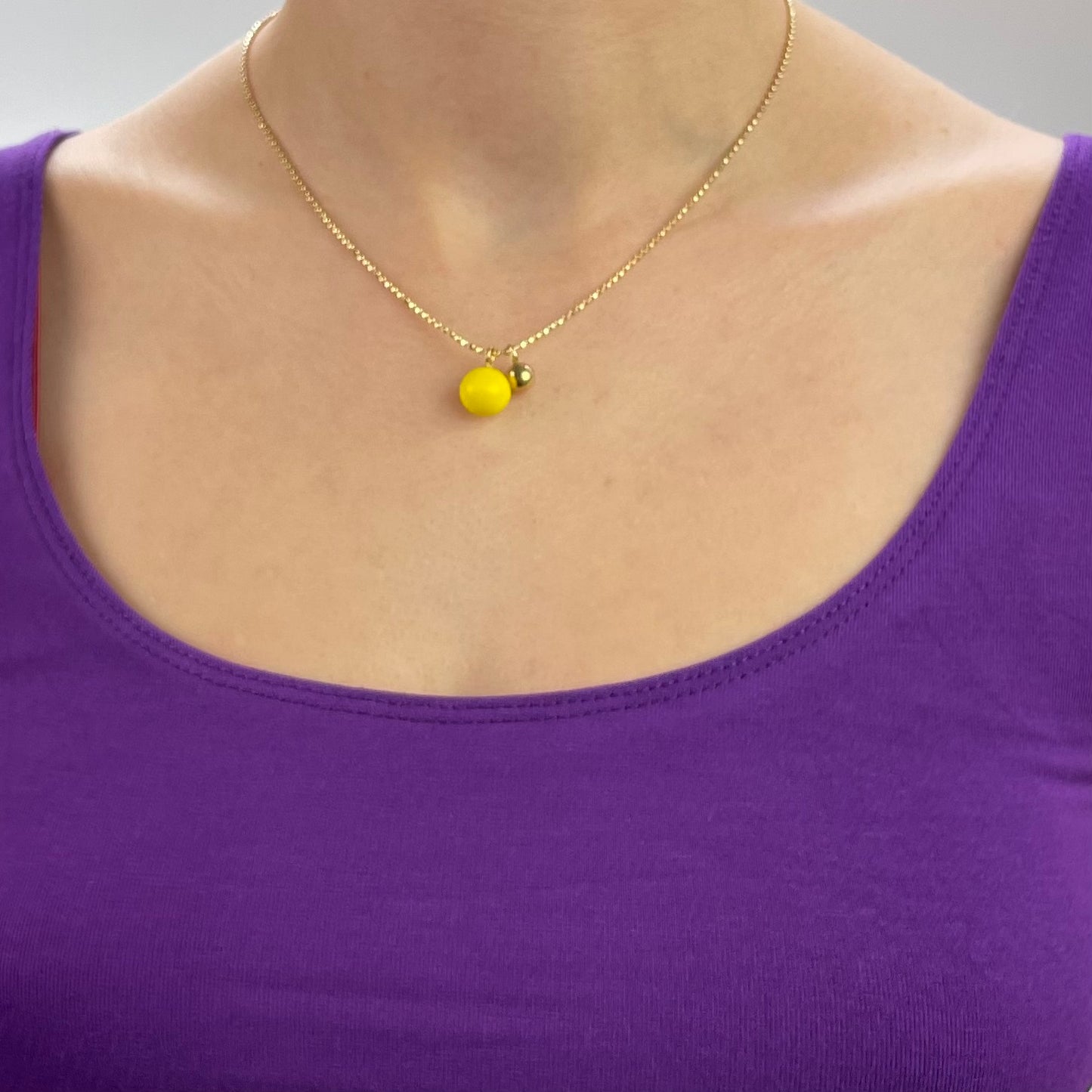 Kurze Goldkette mit 2 Kugeln, verschiedene Farben BaBa jewellery for happiness