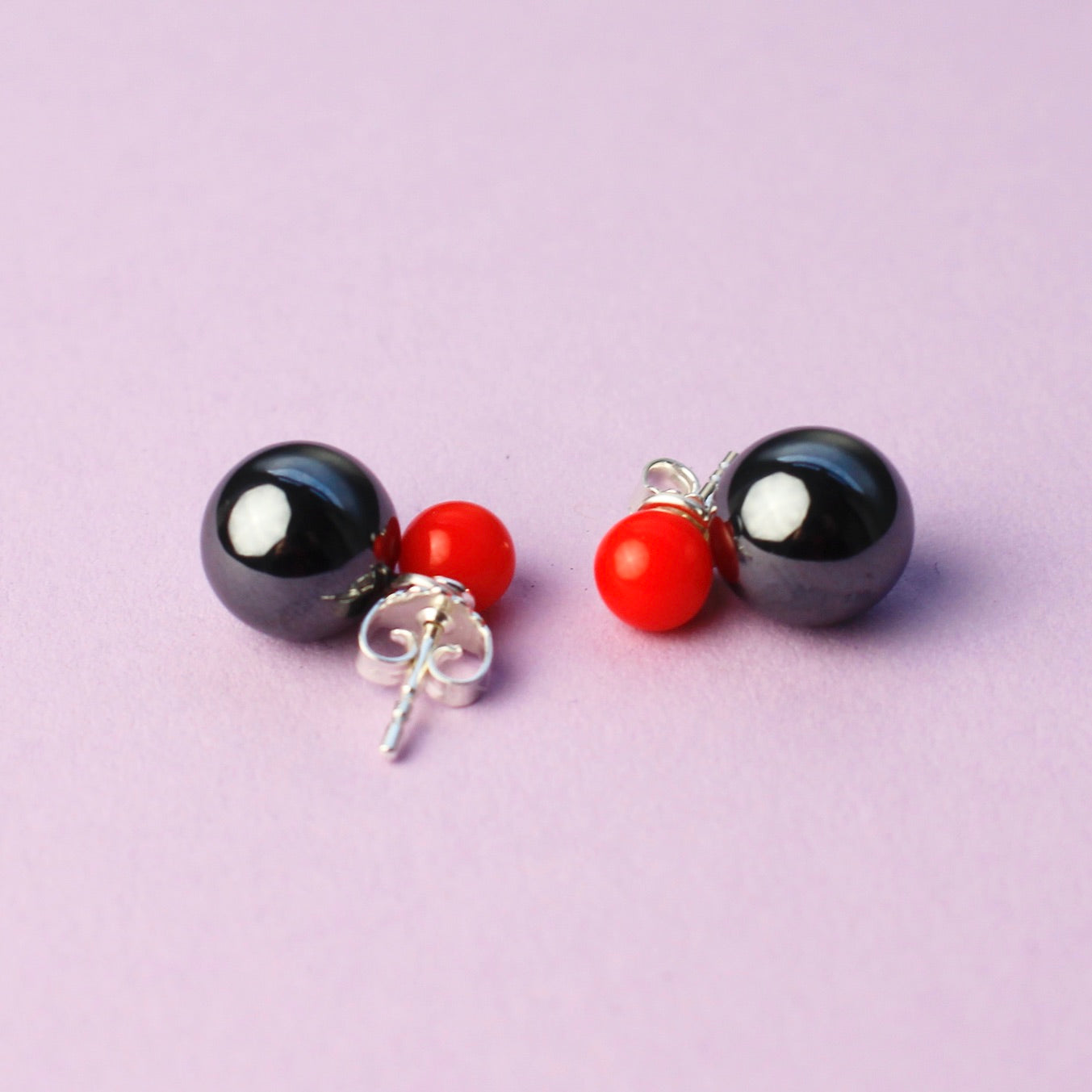 Variable Ohrstecker hellrot/Hämatit Baba jewellery for happiness Weihnachtedition