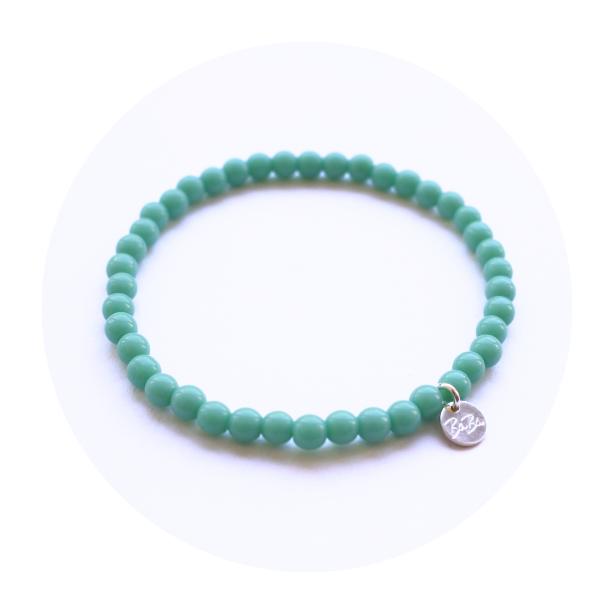 ARMBAND aus farbigen Glasperlen