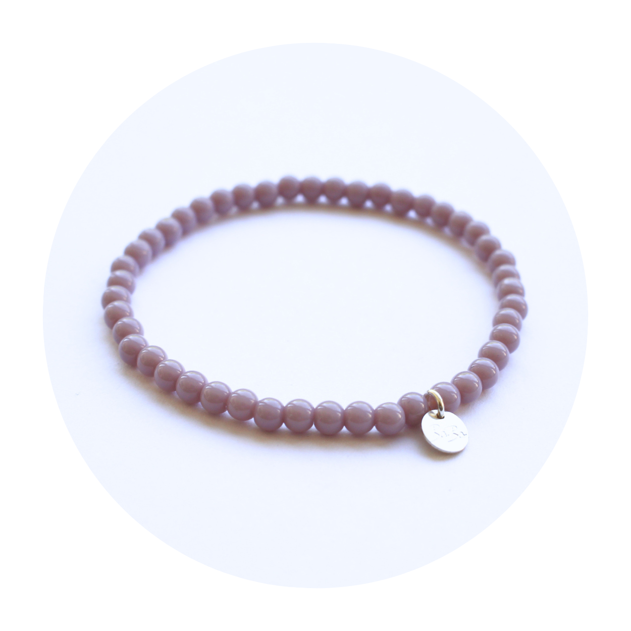 ARMBAND aus farbigen Glasperlen