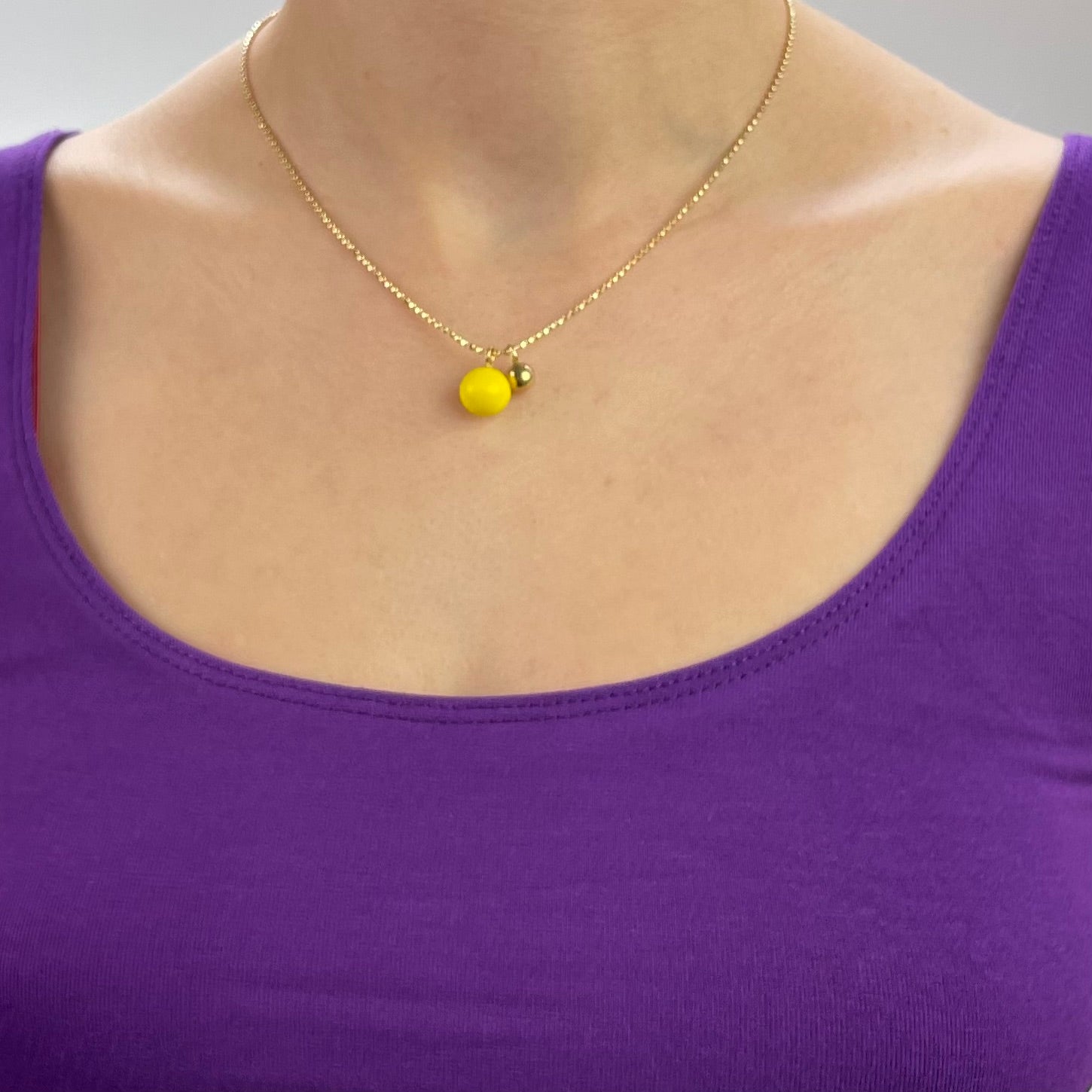 Kurze Goldkette mit 2 Kugeln, verschiedene Farben BaBa jewellery for happiness