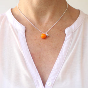 BaBa jewellery for happiness kurze Silberkette mit oranger Glasperle